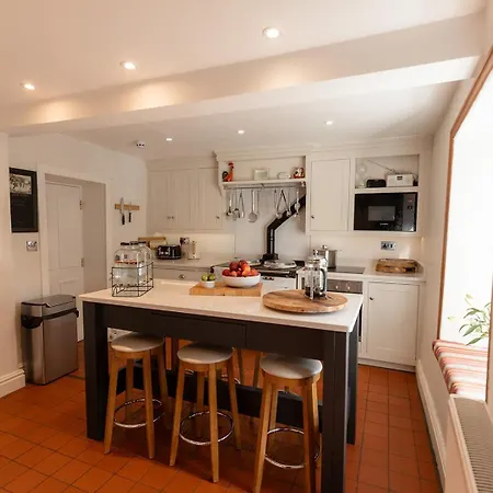 Hazel Brow - Retreat With Alpaca Walks, Farm & Hot Tub Available