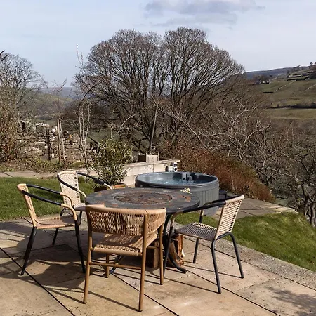 Σπίτι διακοπών Hazel Brow - Retreat With Alpaca Walks, Farm & Hot Tub Available *