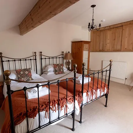 Hazel Brow - Retreat With Alpaca Walks, Farm & Hot Tub Available *