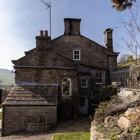 Hazel Brow - Retreat With Alpaca Walks, Farm & Hot Tub Available *