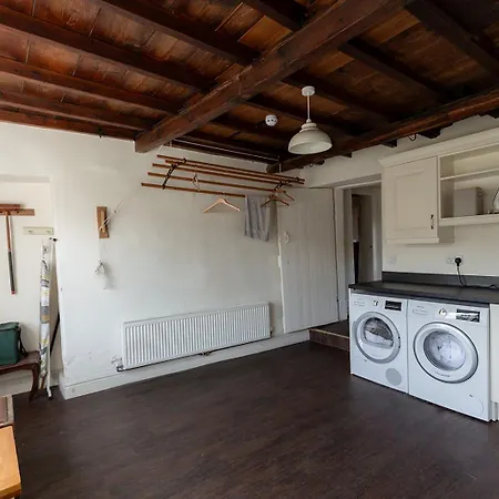 Hazel Brow - Retreat With Alpaca Walks, Farm & Hot Tub Available
