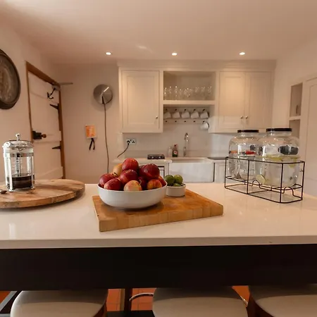 Hazel Brow - Retreat With Alpaca Walks, Farm & Hot Tub Available *