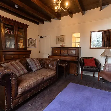 Hazel Brow - Retreat With Alpaca Walks, Farm & Hot Tub Available