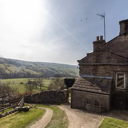 Hazel Brow - Retreat With Alpaca Walks, Farm & Hot Tub Available