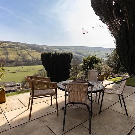 Hazel Brow - Retreat With Alpaca Walks, Farm & Hot Tub Available *