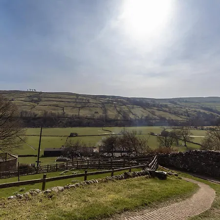 Hazel Brow - Retreat With Alpaca Walks, Farm & Hot Tub Available *