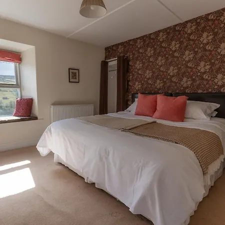 Hazel Brow - Retreat With Alpaca Walks, Farm & Hot Tub Available *